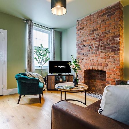 New! Gorgeous 2-Bed Home In Chester City Centre By 53 Degrees Property - Incredible Location, Ideal For Small Groups - Sleeps 6! Bagian luar foto