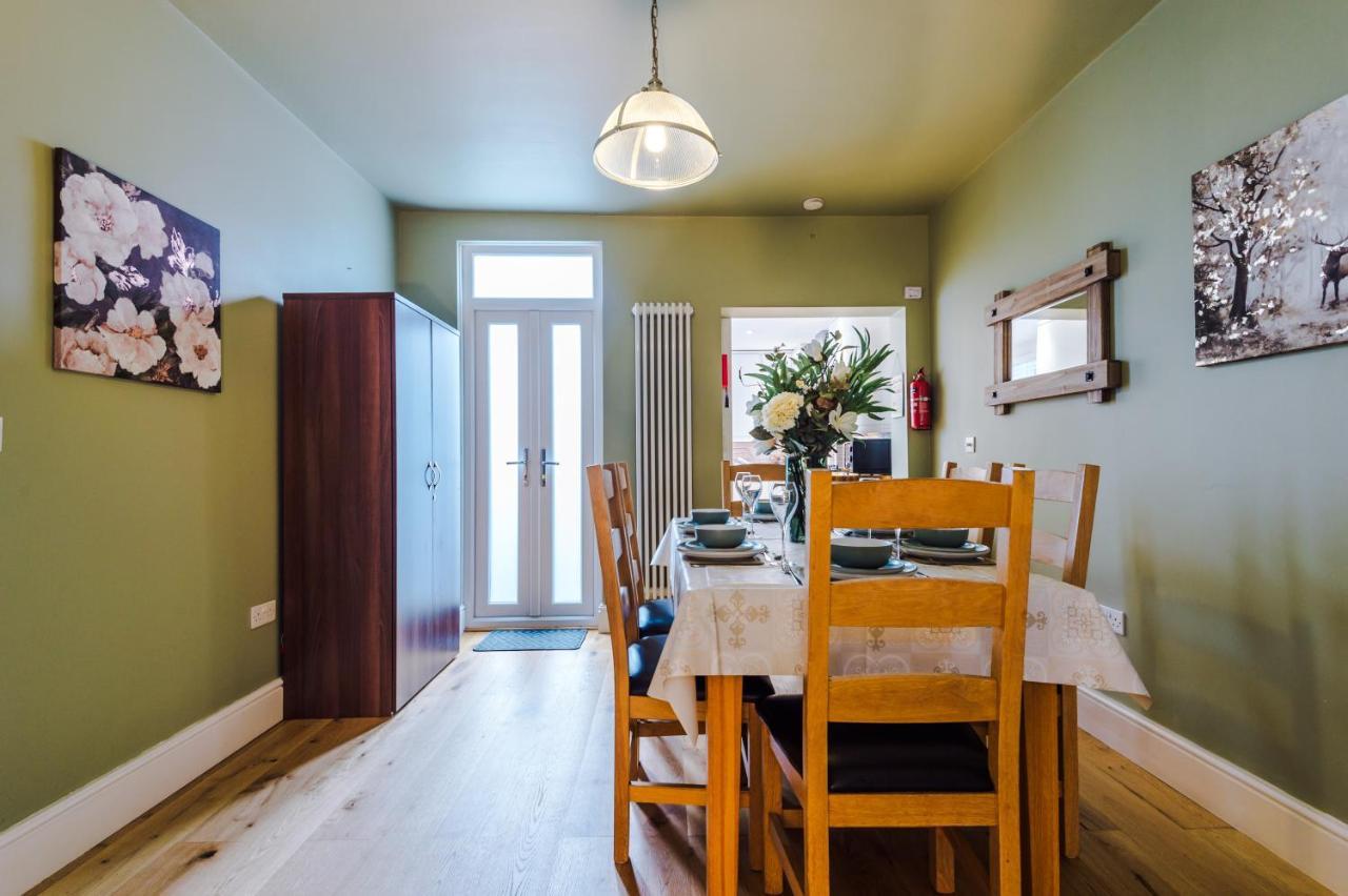 New! Gorgeous 2-Bed Home In Chester City Centre By 53 Degrees Property - Incredible Location, Ideal For Small Groups - Sleeps 6! Bagian luar foto
