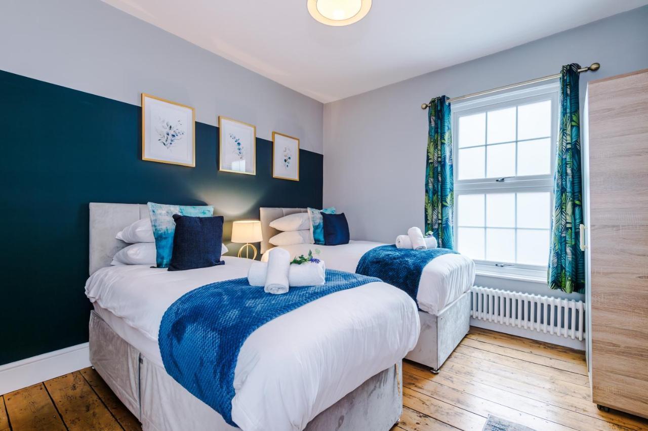 New! Gorgeous 2-Bed Home In Chester City Centre By 53 Degrees Property - Incredible Location, Ideal For Small Groups - Sleeps 6! Bagian luar foto