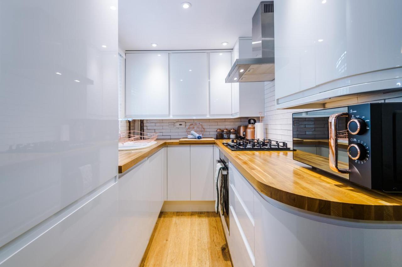 New! Gorgeous 2-Bed Home In Chester City Centre By 53 Degrees Property - Incredible Location, Ideal For Small Groups - Sleeps 6! Bagian luar foto
