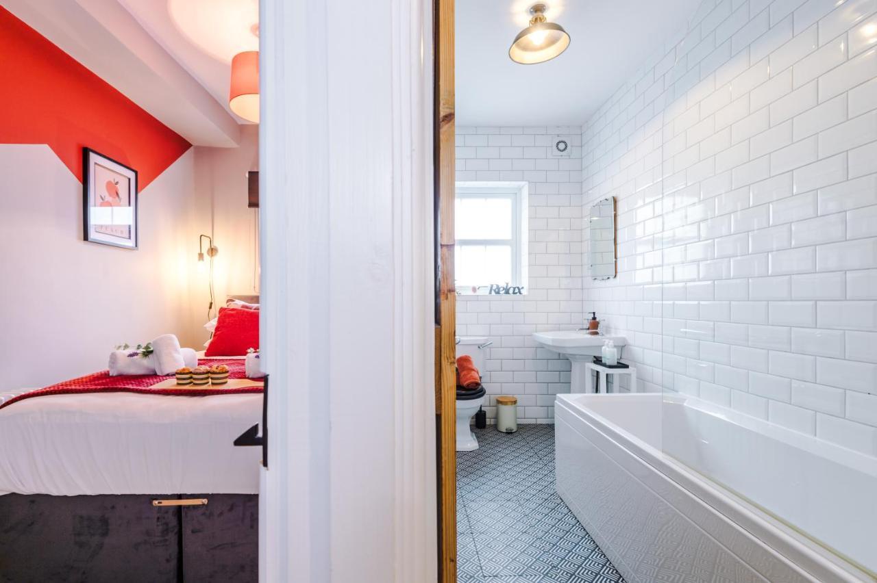 New! Gorgeous 2-Bed Home In Chester City Centre By 53 Degrees Property - Incredible Location, Ideal For Small Groups - Sleeps 6! Bagian luar foto