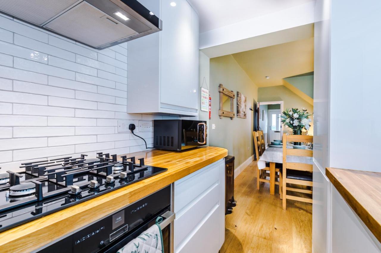 New! Gorgeous 2-Bed Home In Chester City Centre By 53 Degrees Property - Incredible Location, Ideal For Small Groups - Sleeps 6! Bagian luar foto