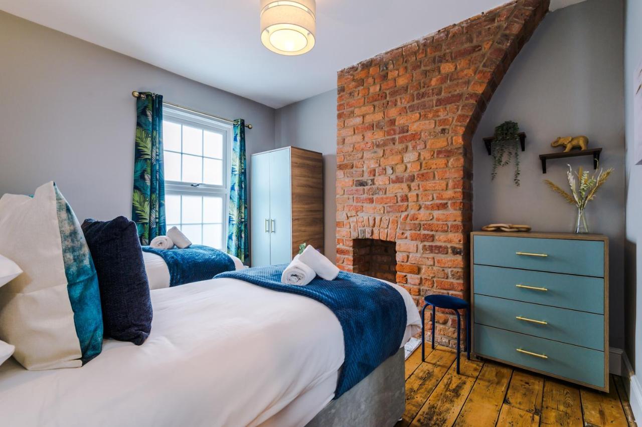New! Gorgeous 2-Bed Home In Chester City Centre By 53 Degrees Property - Incredible Location, Ideal For Small Groups - Sleeps 6! Bagian luar foto