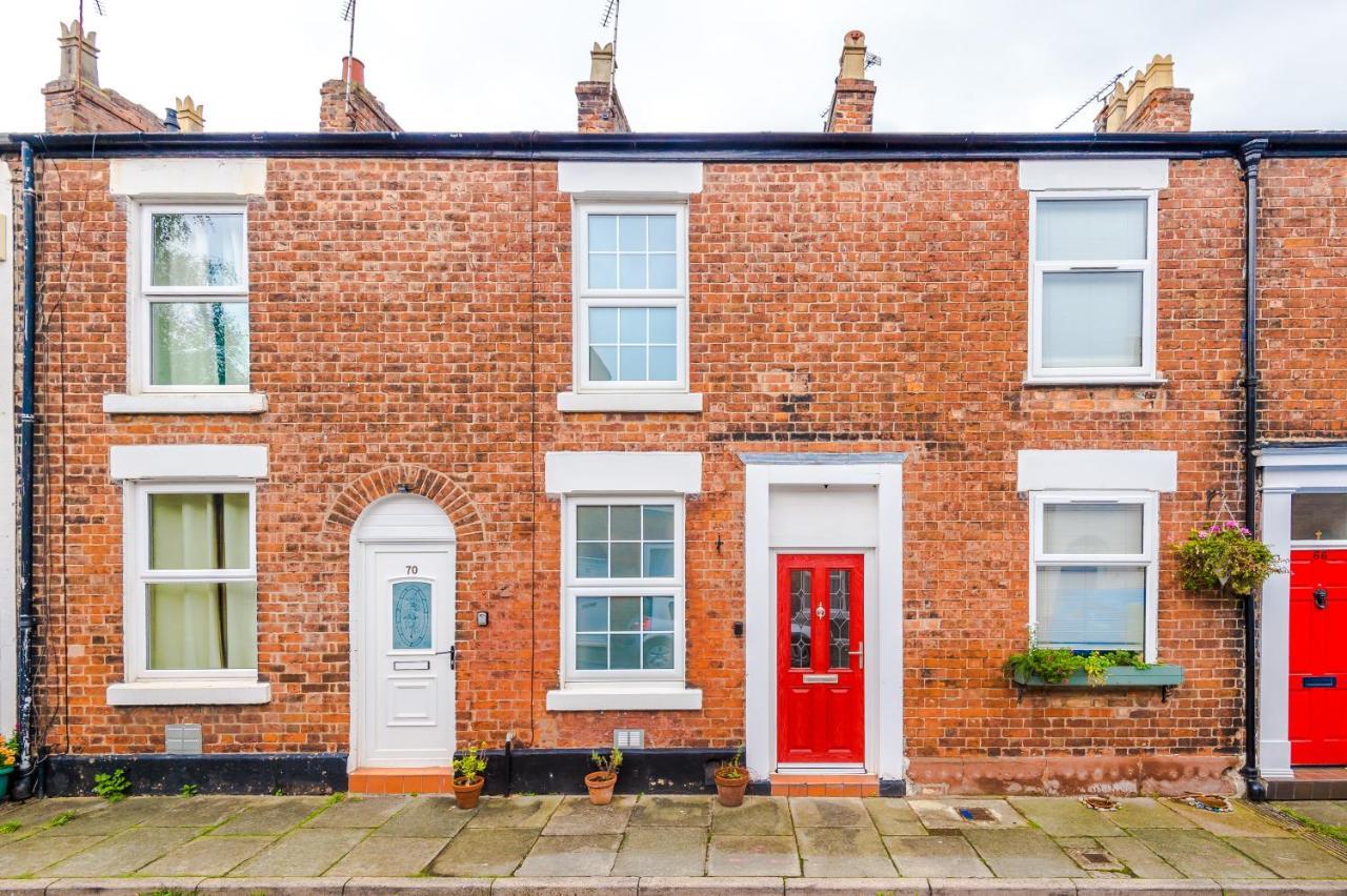 New! Gorgeous 2-Bed Home In Chester City Centre By 53 Degrees Property - Incredible Location, Ideal For Small Groups - Sleeps 6! Bagian luar foto