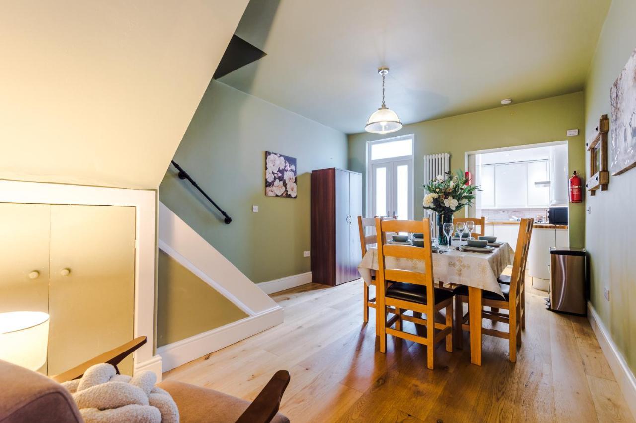 New! Gorgeous 2-Bed Home In Chester City Centre By 53 Degrees Property - Incredible Location, Ideal For Small Groups - Sleeps 6! Bagian luar foto